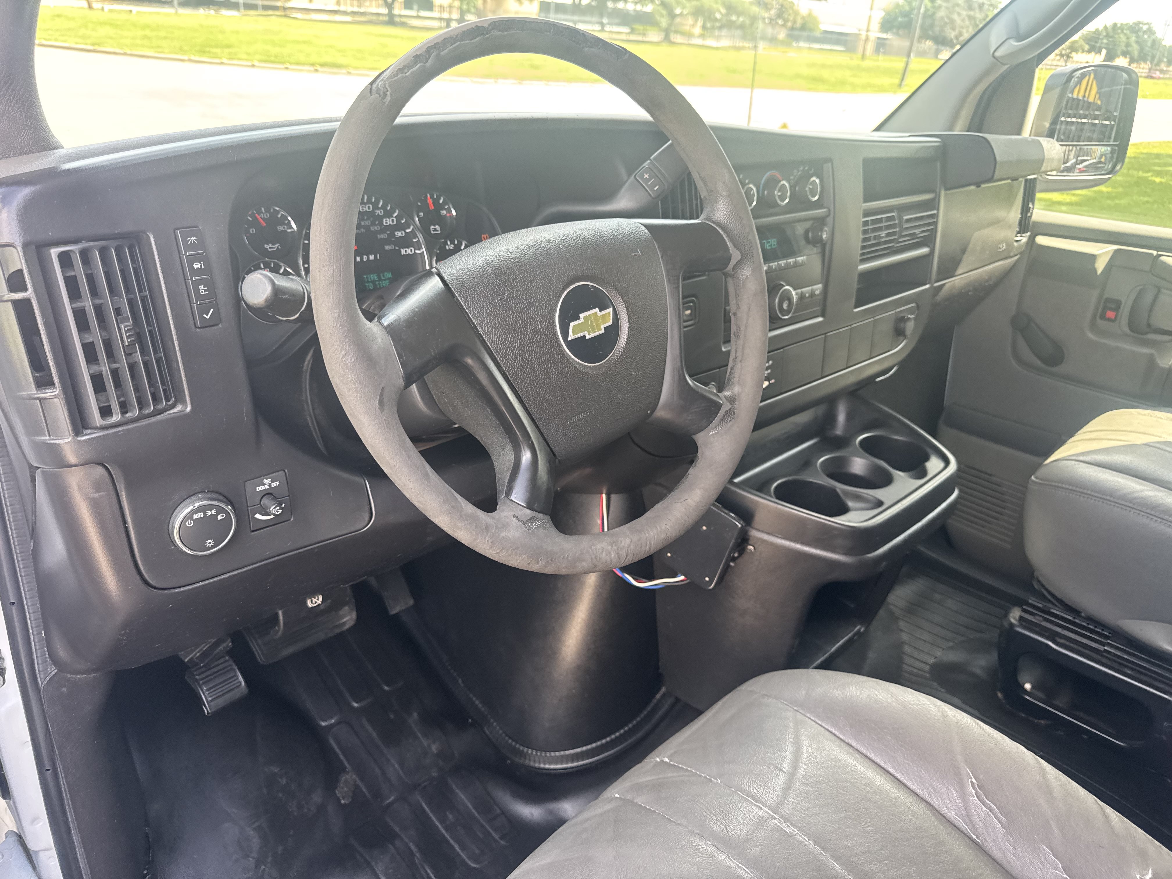 Used 2011 Chevrolet Express 2500 RWD image 8