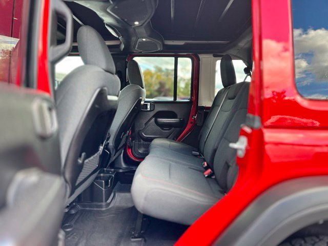 Used 2025 Jeep Wrangler Unlimited Rubicon w/ Safety Group AWD/4WD image 20