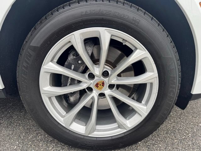 Used 2025 Porsche Macan AWD/4WD image 34