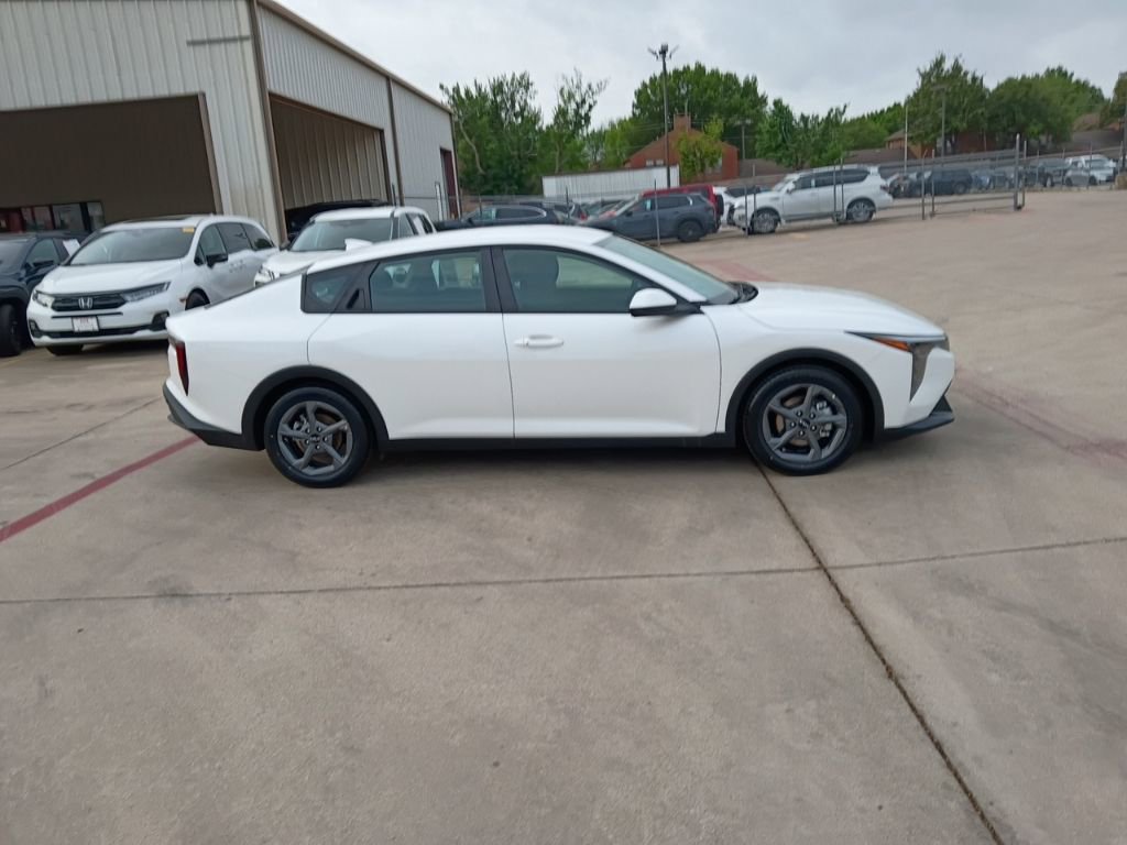 Used 2025 Kia K4 LXS image 7