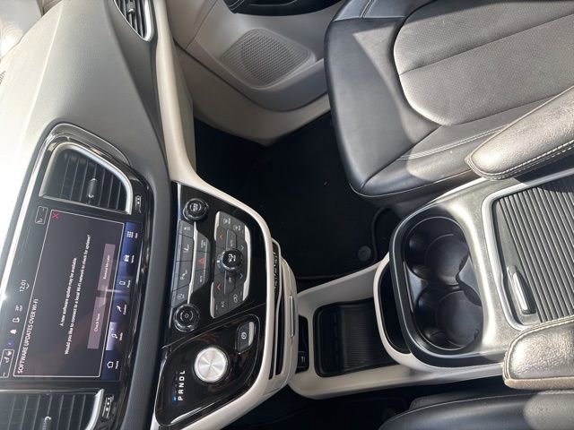 Used 2023 Chrysler Pacifica Touring-L image 29