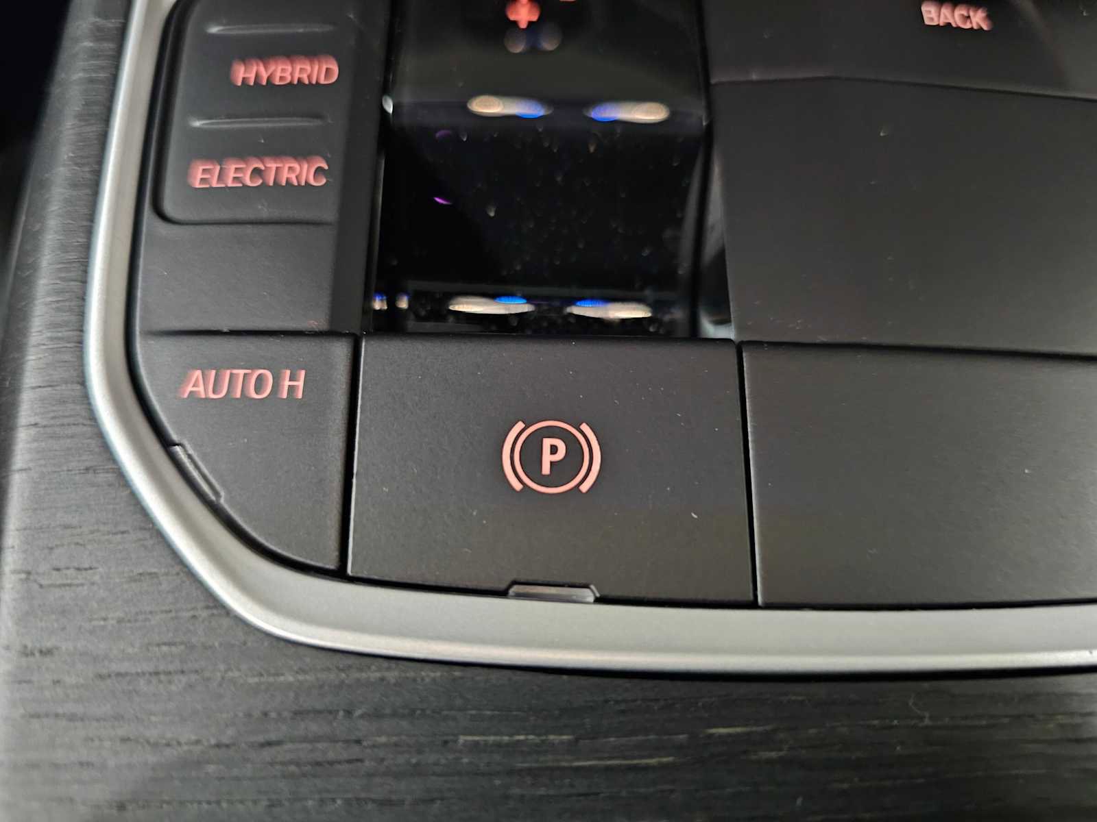 Used 2022 BMW 330e xDrive w/ M Sport Package AWD/4WD image 23