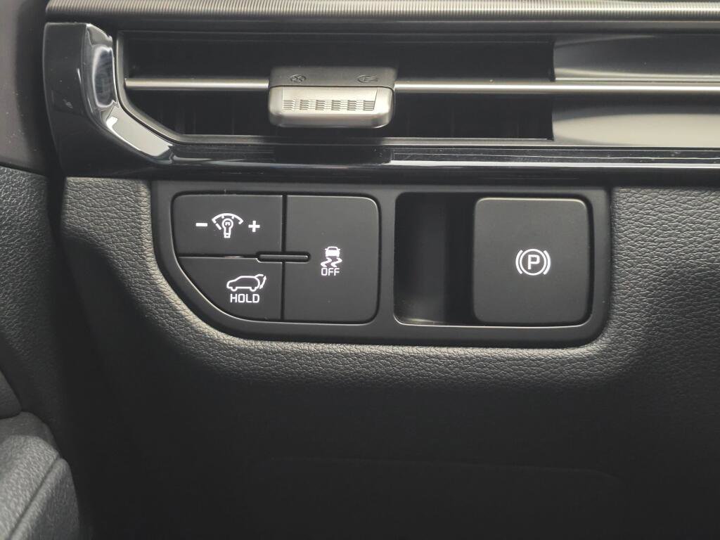 Used 2026 Kia Sportage SX image 32