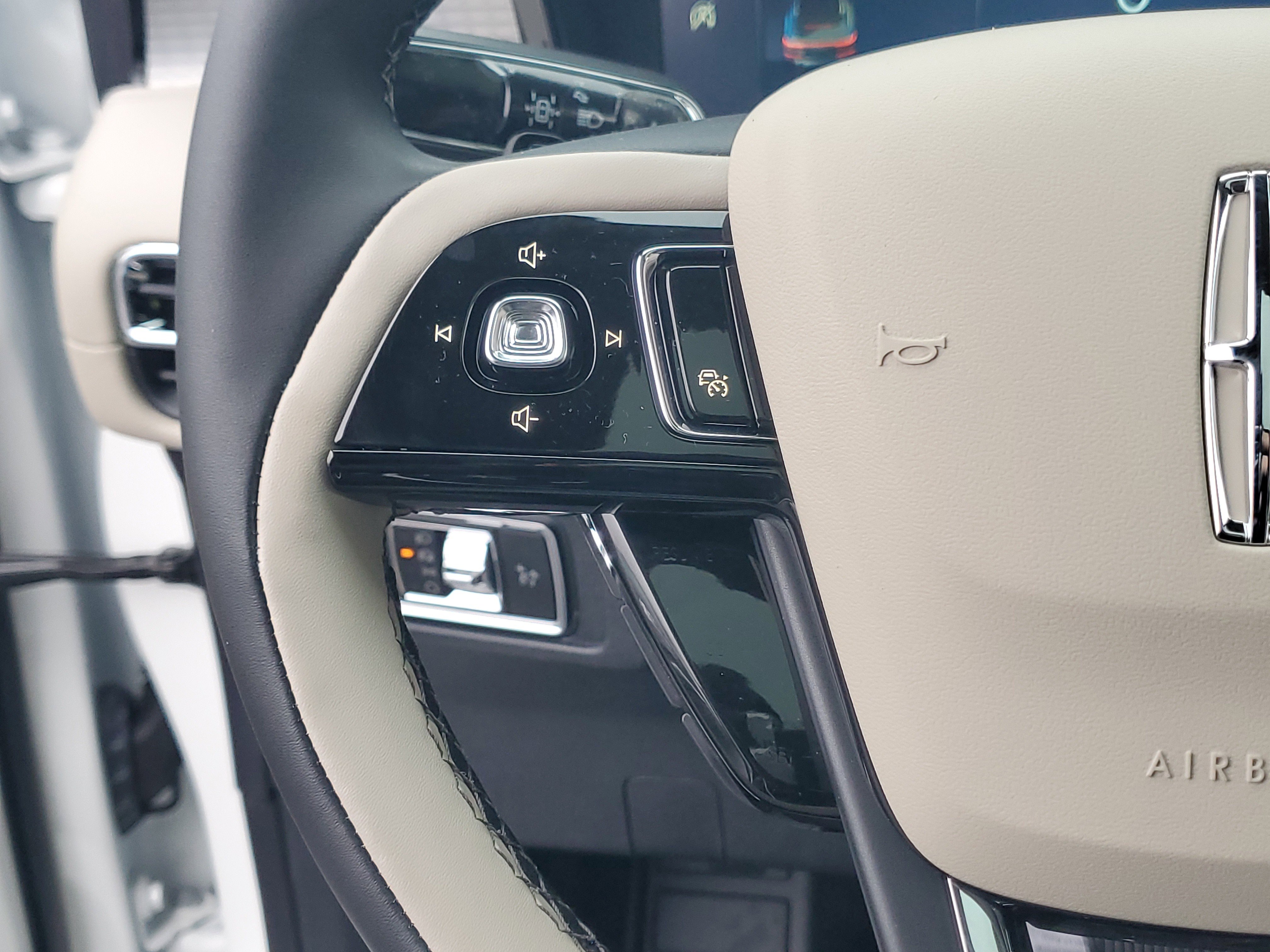 New 2026 Lincoln Corsair Premiere image 17