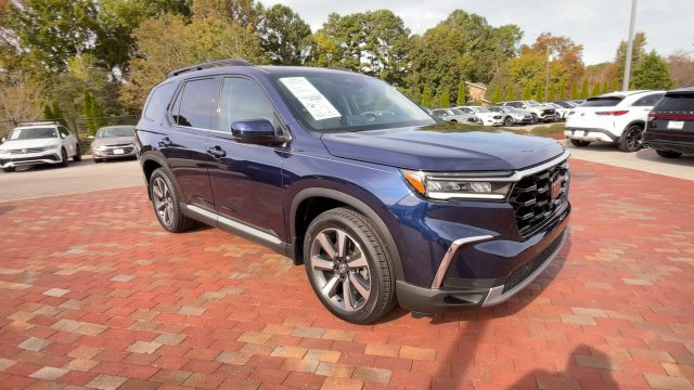 Used 2023 Honda Pilot Touring image 3
