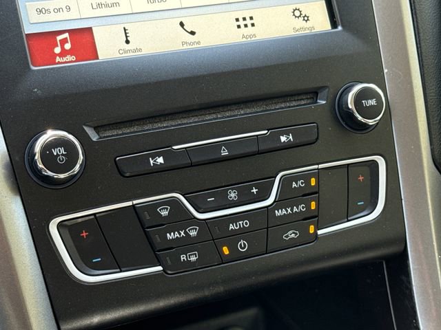 Used 2017 Ford Fusion SE w/ Fusion SE Technology Package image 24