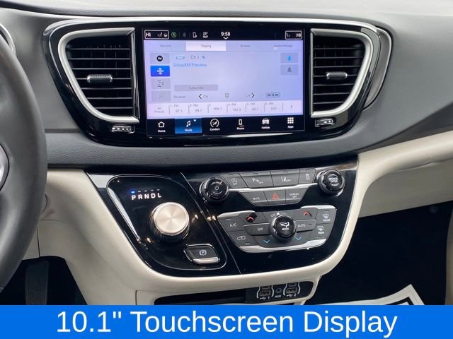 Used 2024 Chrysler Pacifica Touring-L image 10
