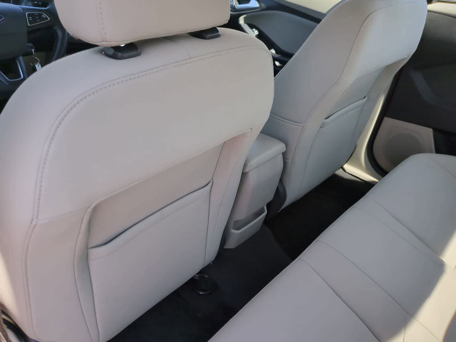 Used 2016 Ford Focus SE w/ SE Cold Weather Package FWD image 18