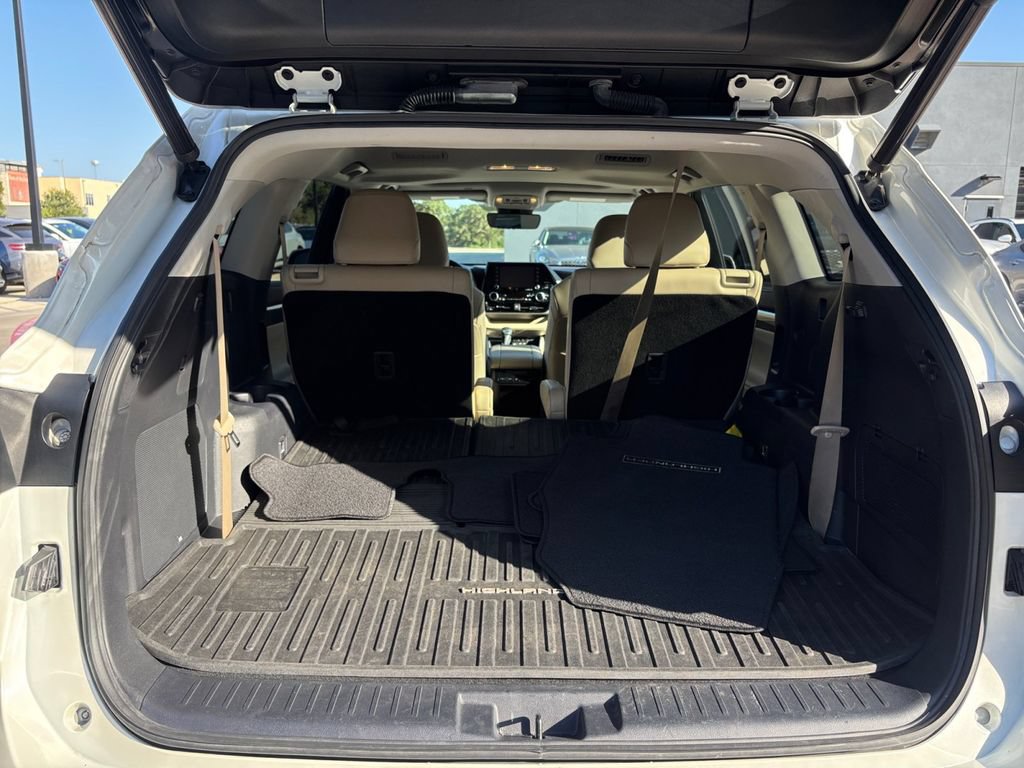 Used 2020 Toyota Highlander Limited FWD image 16