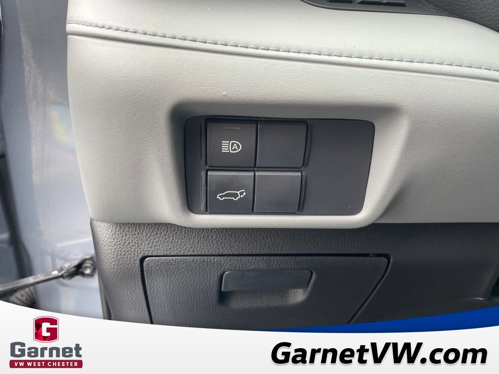 Used 2020 Toyota Highlander XLE image 32