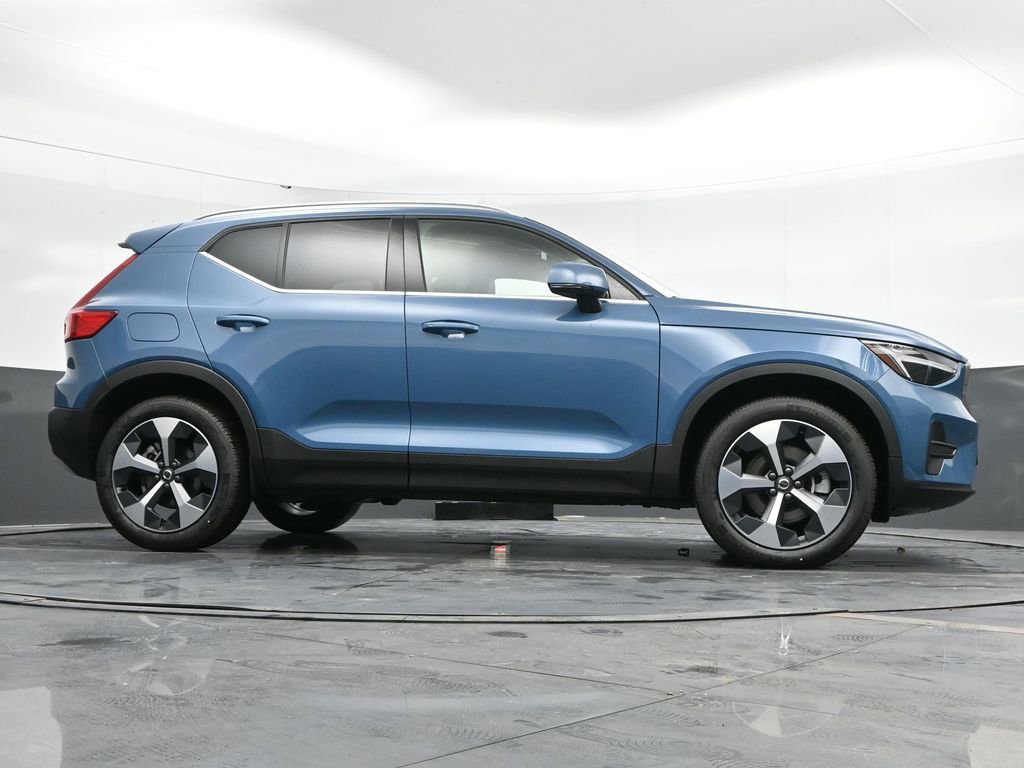 New 2025 Volvo XC40 B5 Core w/ Climate Package image 41