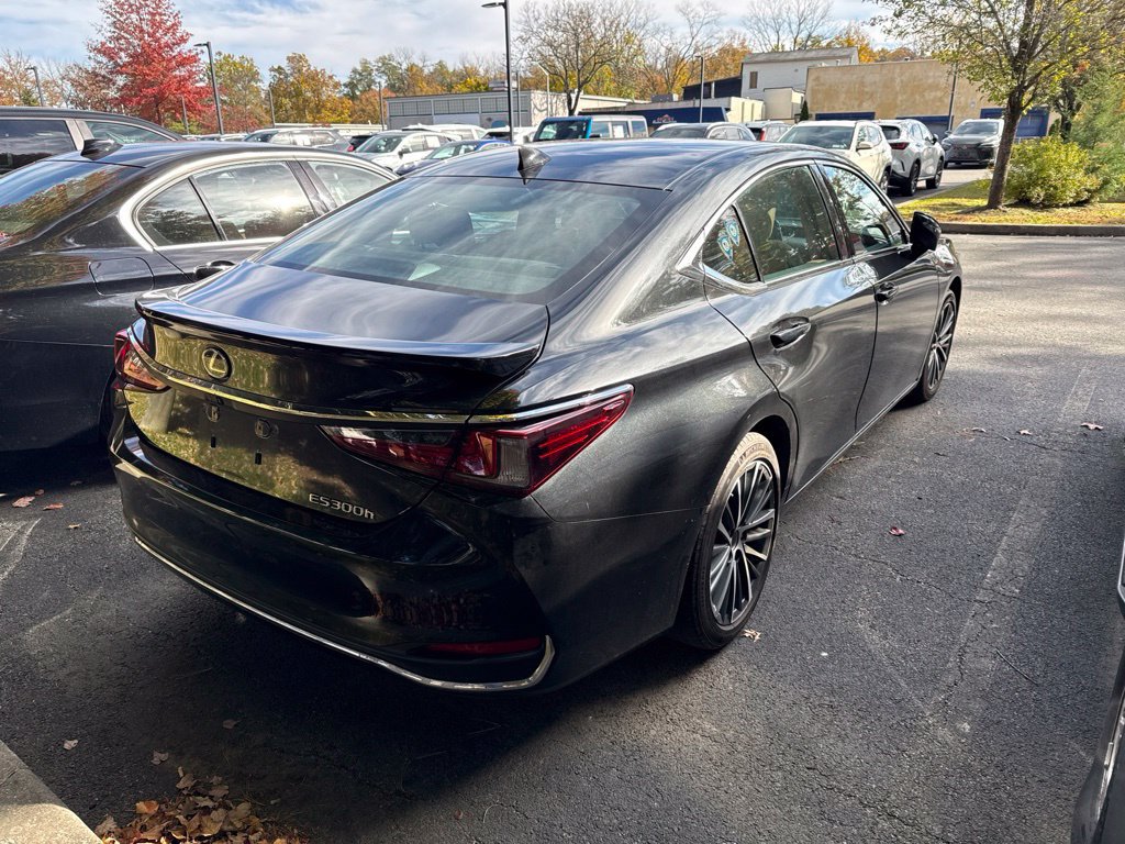 Used 2023 Lexus ES 300h w/ Premium Package FWD image 5