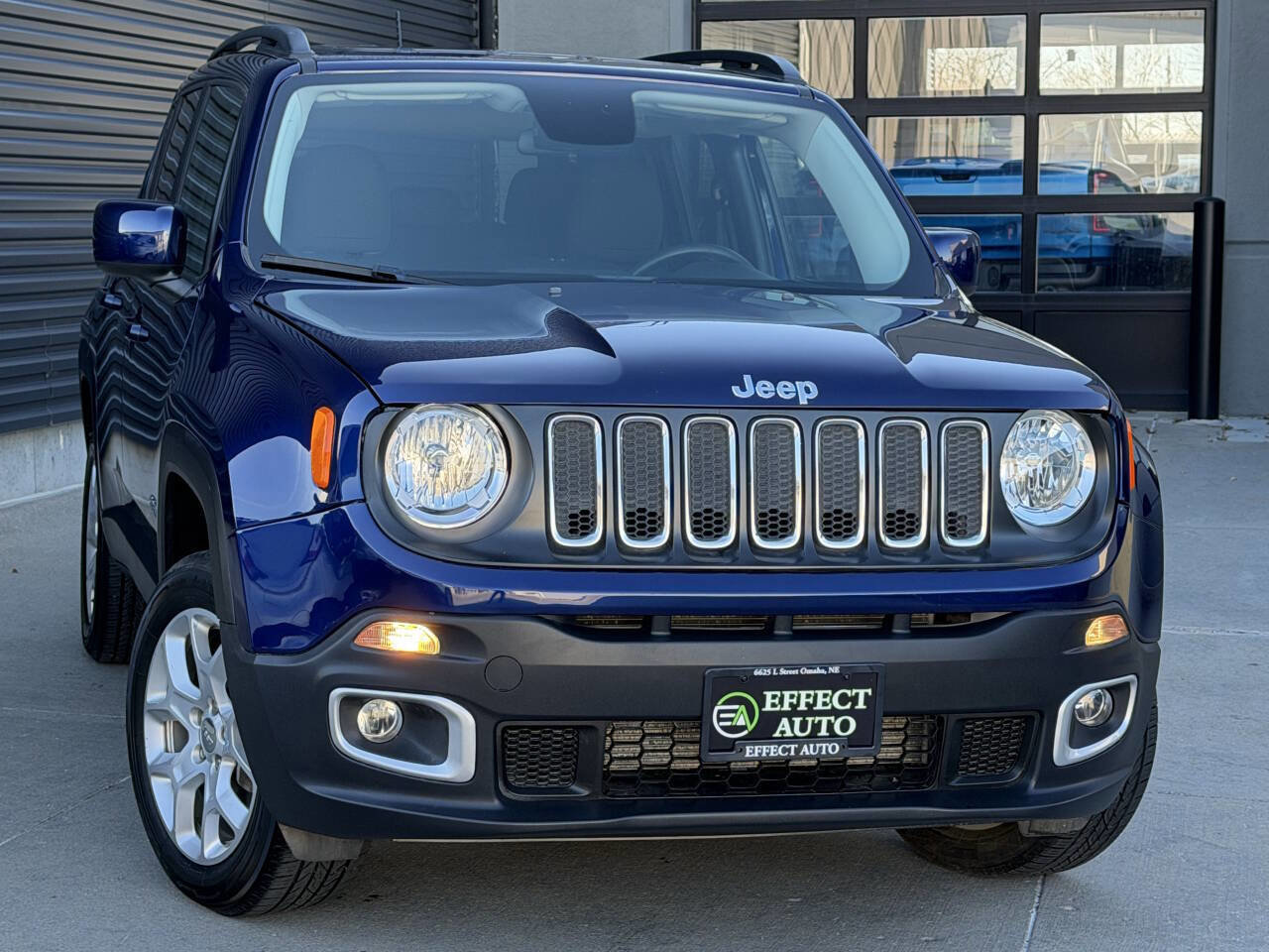 Used 2017 Jeep Renegade Latitude w/ Cold Weather Group AWD/4WD image 5
