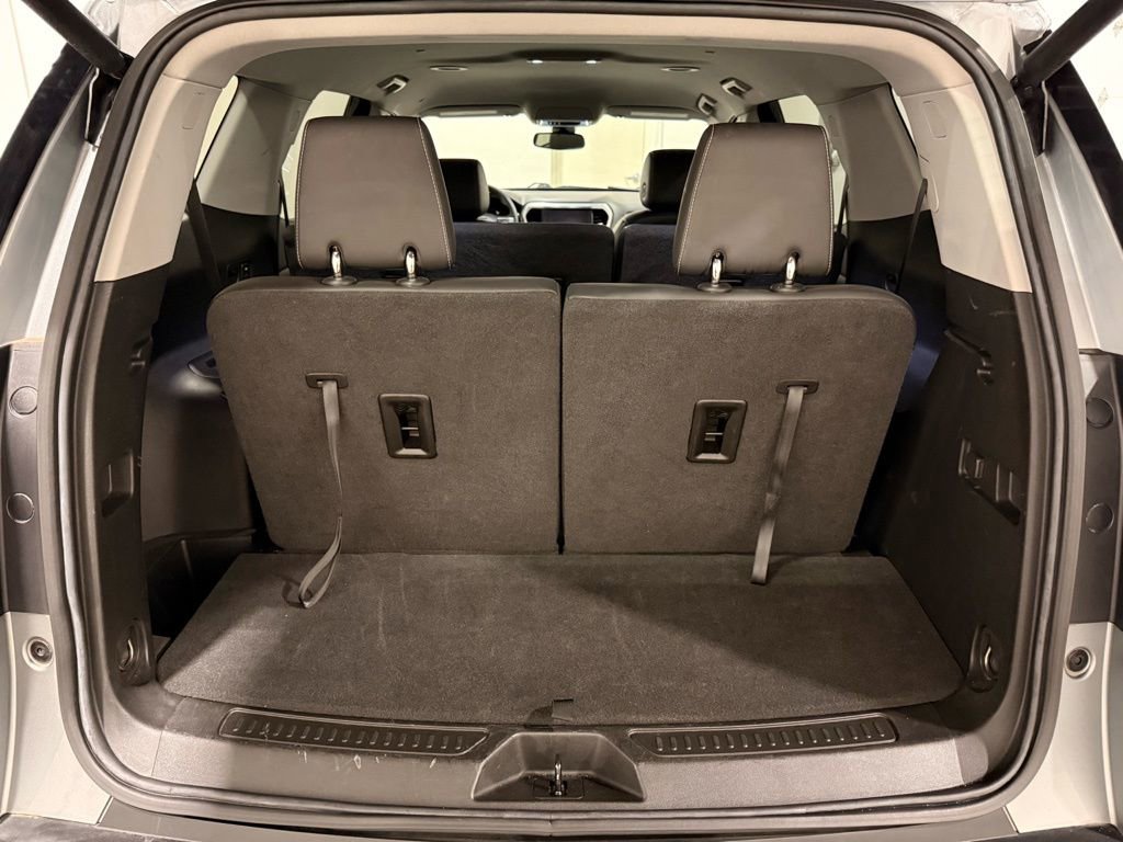 Used 2023 GMC Acadia SLT image 12