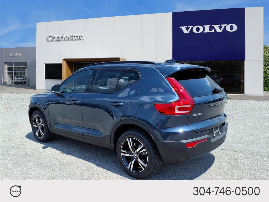 New 2026 Volvo XC40 B4 Core w/ Climate Package FWD image 5