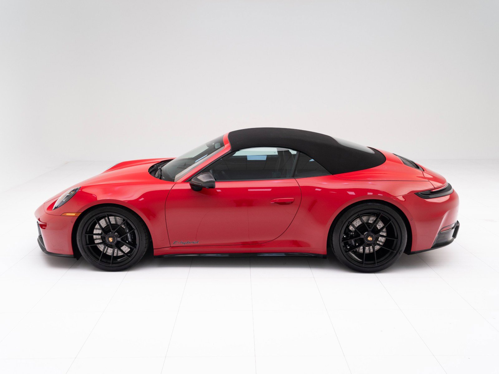 Certified 2025 Porsche 911 Carrera 4 GTS image 32