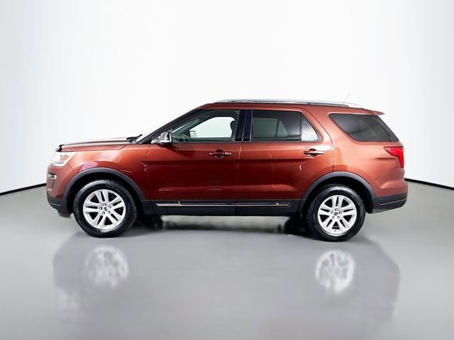 Used 2018 Ford Explorer XLT AWD/4WD image 9