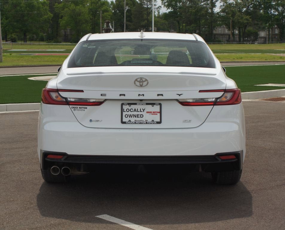 Used 2025 Toyota Camry SE FWD image 3