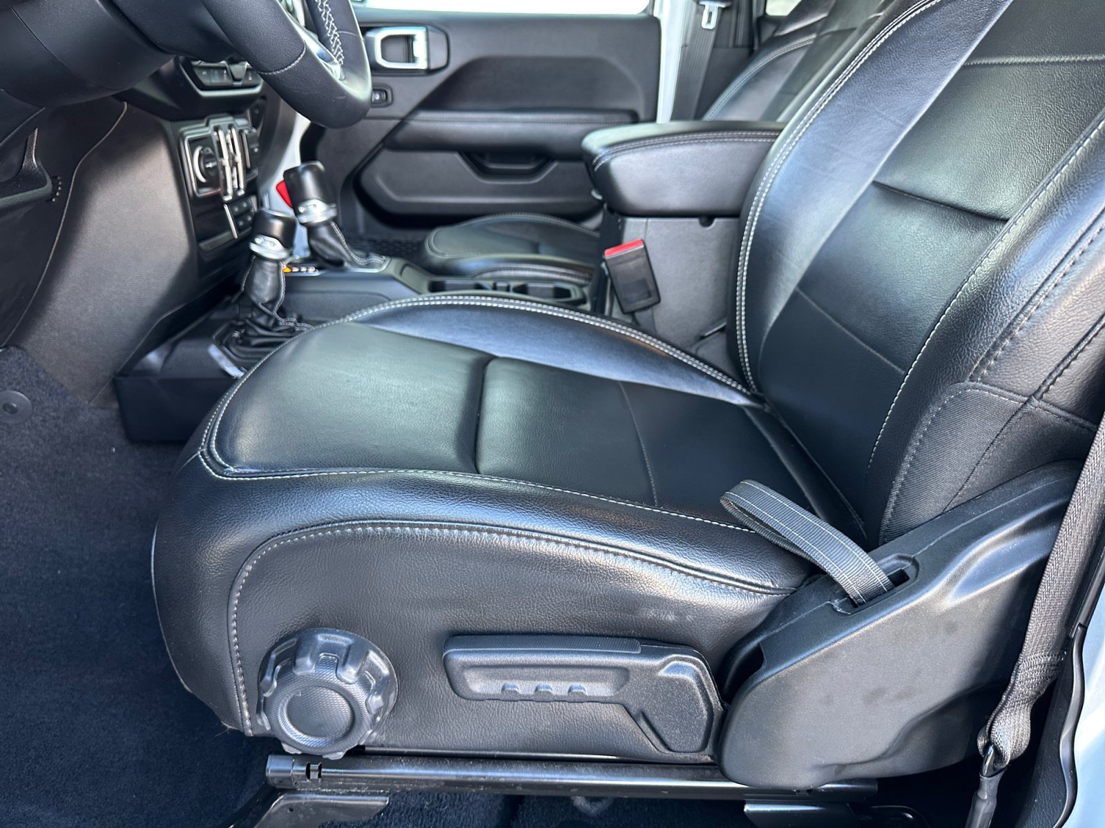 Used 2023 Jeep Wrangler Unlimited Sahara AWD/4WD image 12
