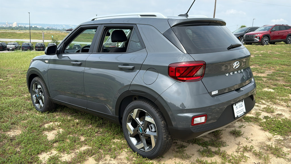 New 2026 Hyundai Venue SEL FWD image 5