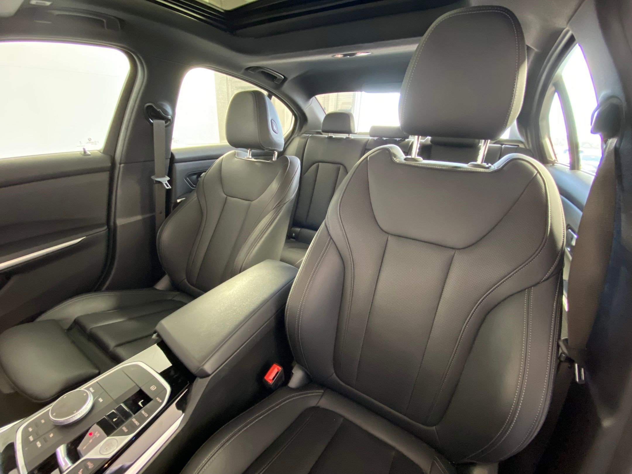 Used 2023 BMW 330i Sedan w/ Premium Package image 22