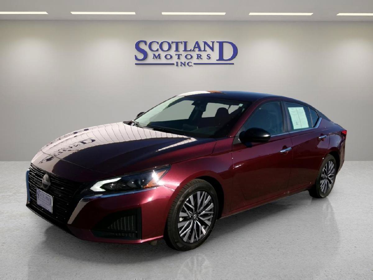 Used 2025 Nissan Altima 2.5 SV FWD image 2