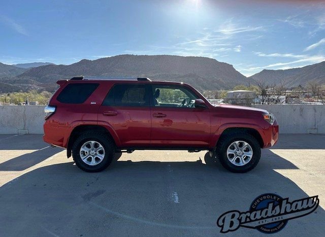 Used 2019 Toyota 4Runner SR5 AWD/4WD image 3