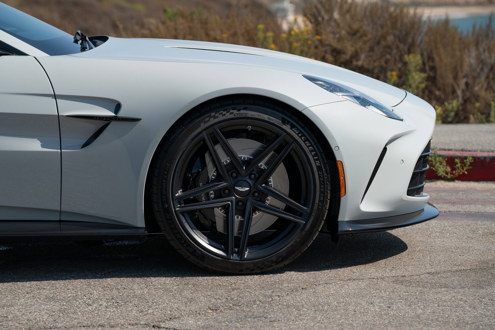 Used 2025 Aston Martin V8 Vantage Coupe image 23