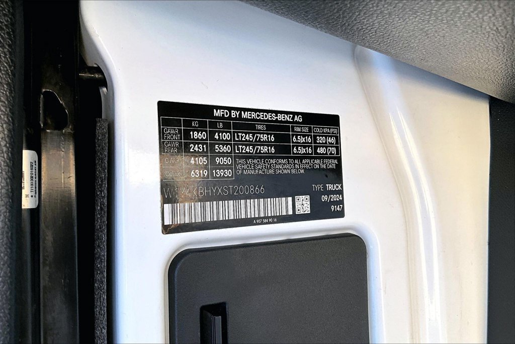 Used 2025 Mercedes-Benz Sprinter 2500 image 29