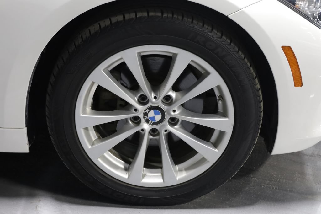 Used 2017 BMW 320i xDrive Sedan AWD/4WD image 42