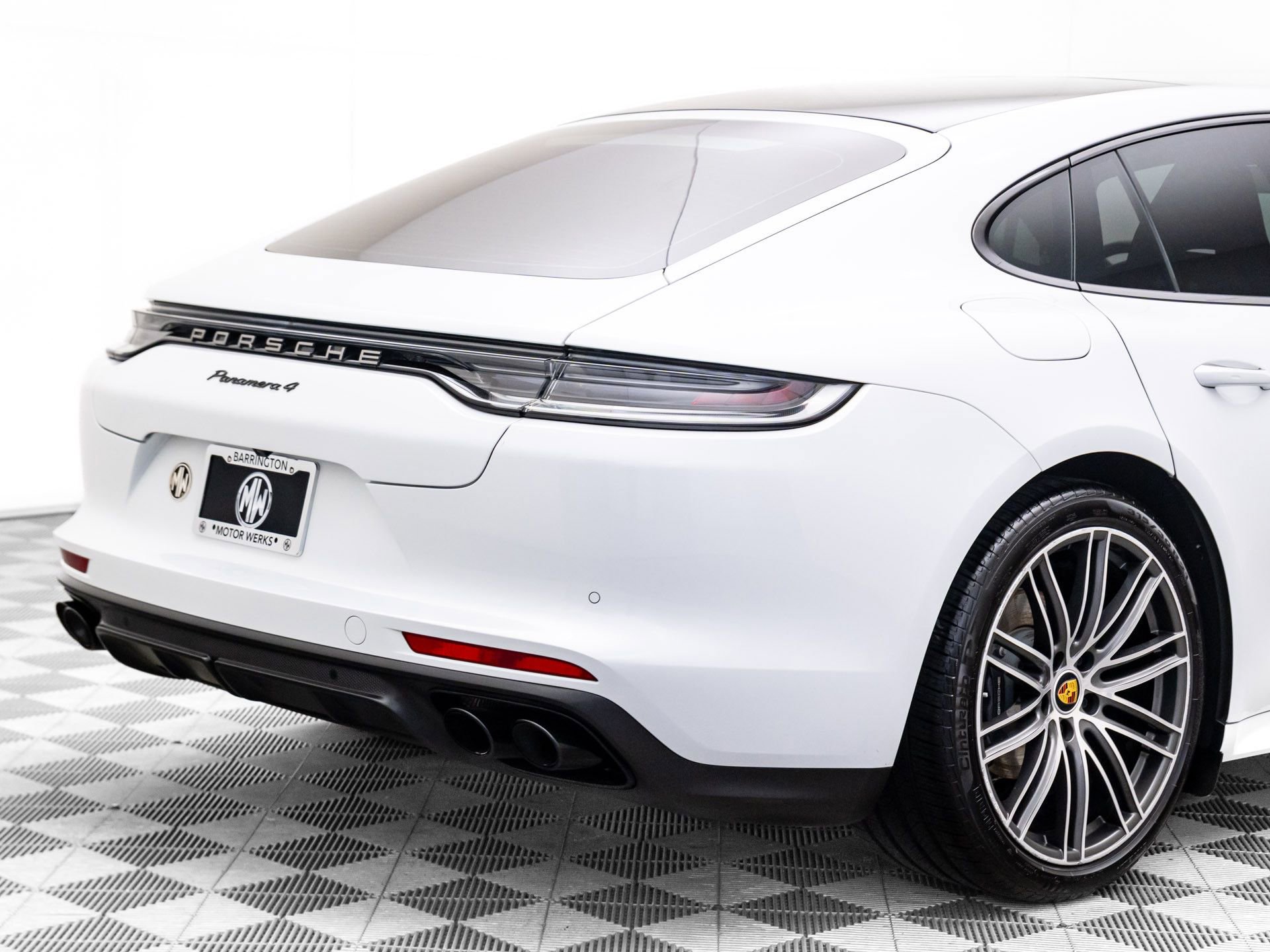 Certified 2023 Porsche Panamera 4 Platinum Edition image 32
