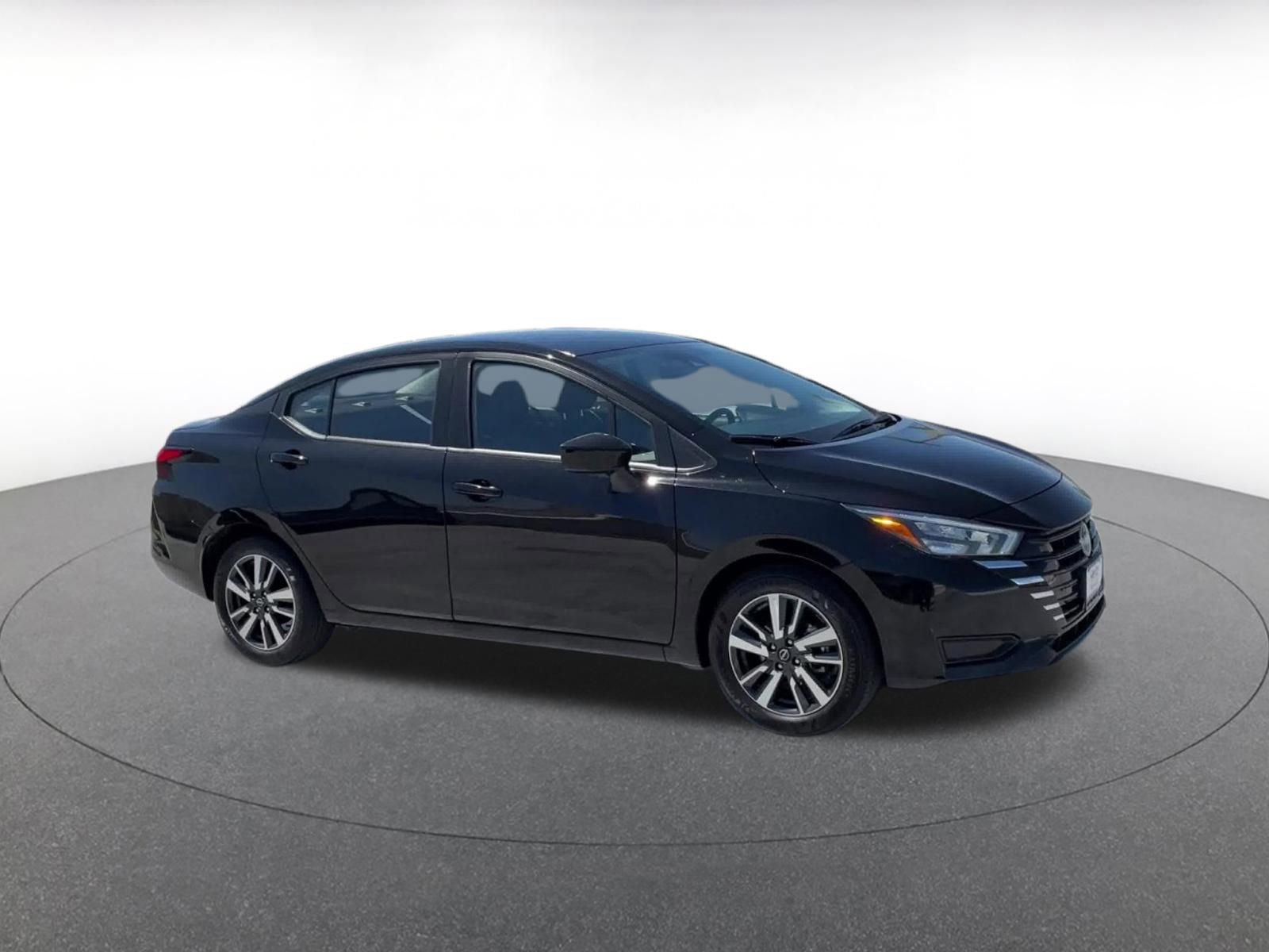 Used 2025 Nissan Versa SV FWD image 2