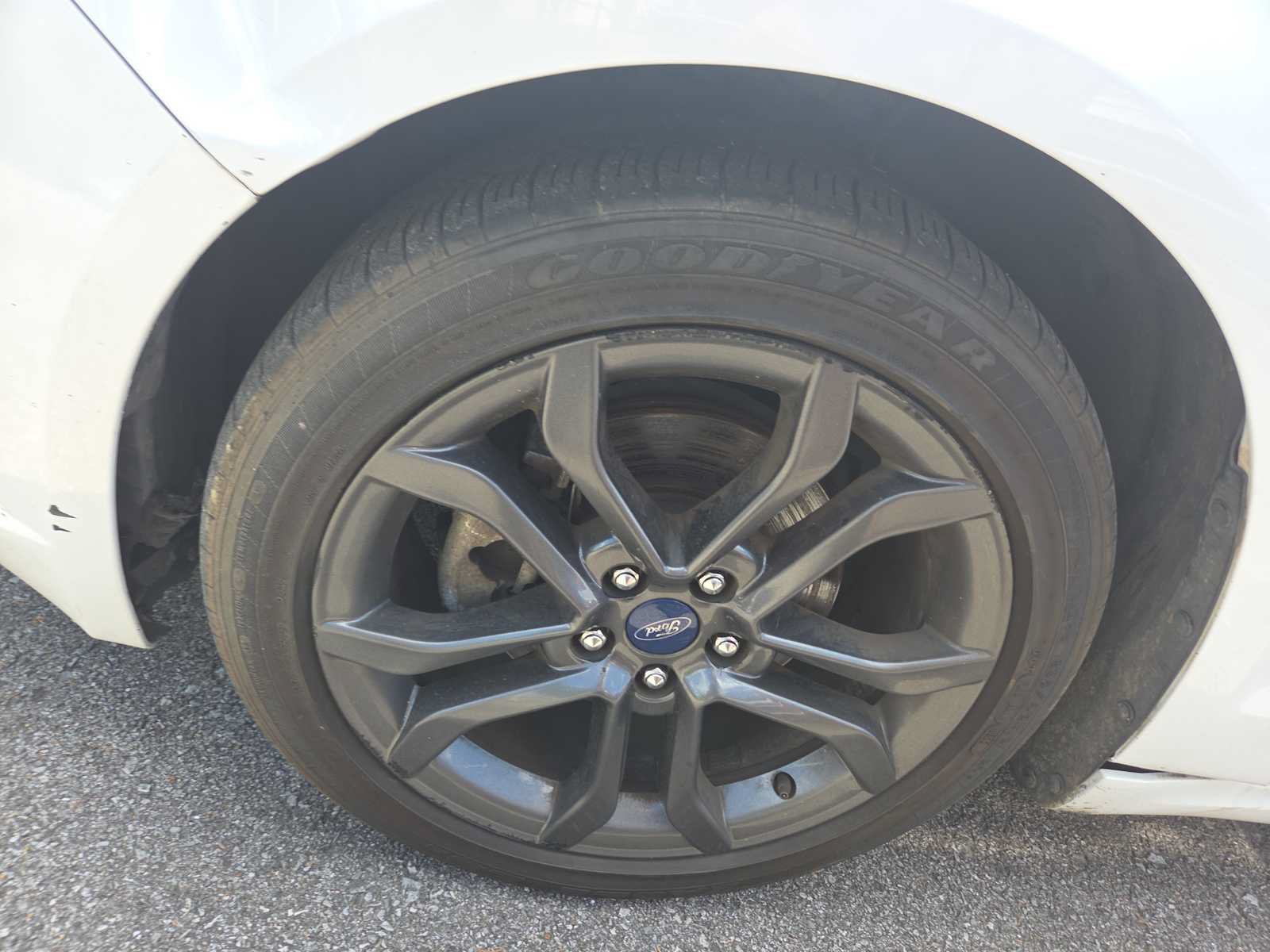 Used 2018 Ford Fusion SE w/ Equipment Group 201A FWD image 9