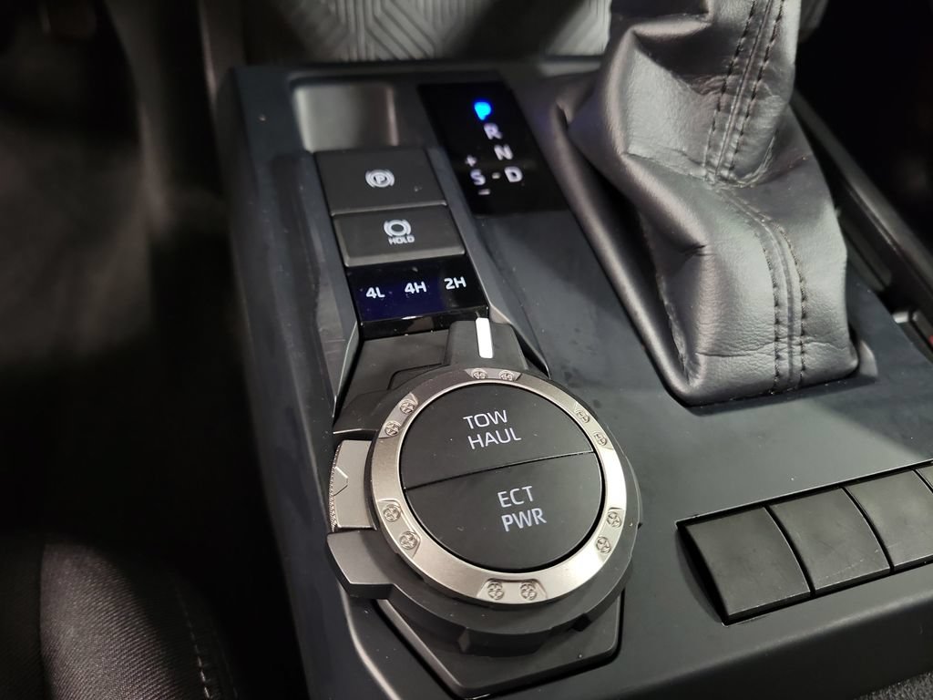 Used 2025 Toyota Tacoma SR5 AWD/4WD image 19