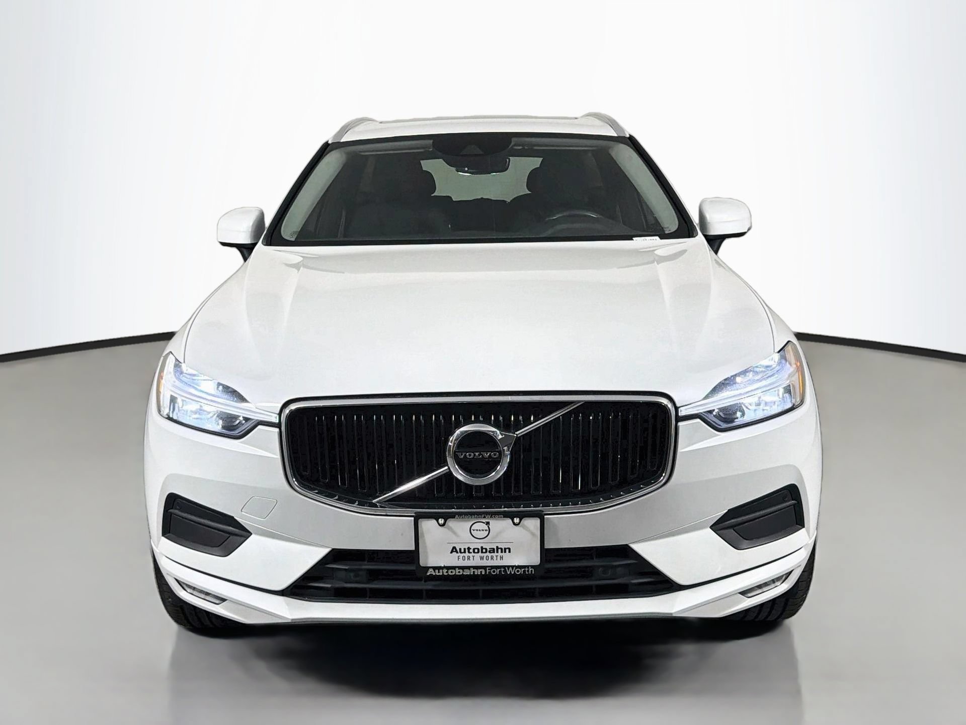 Used 2021 Volvo XC60 T5 Momentum w/ Premium Package FWD image 2