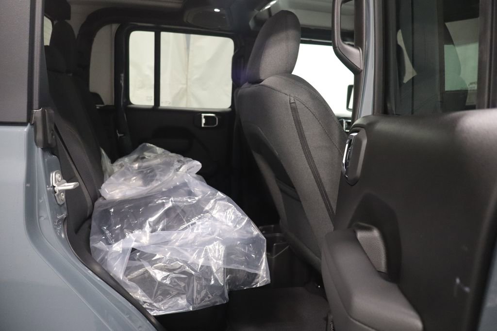 New 2025 Jeep Gladiator Sport image 17