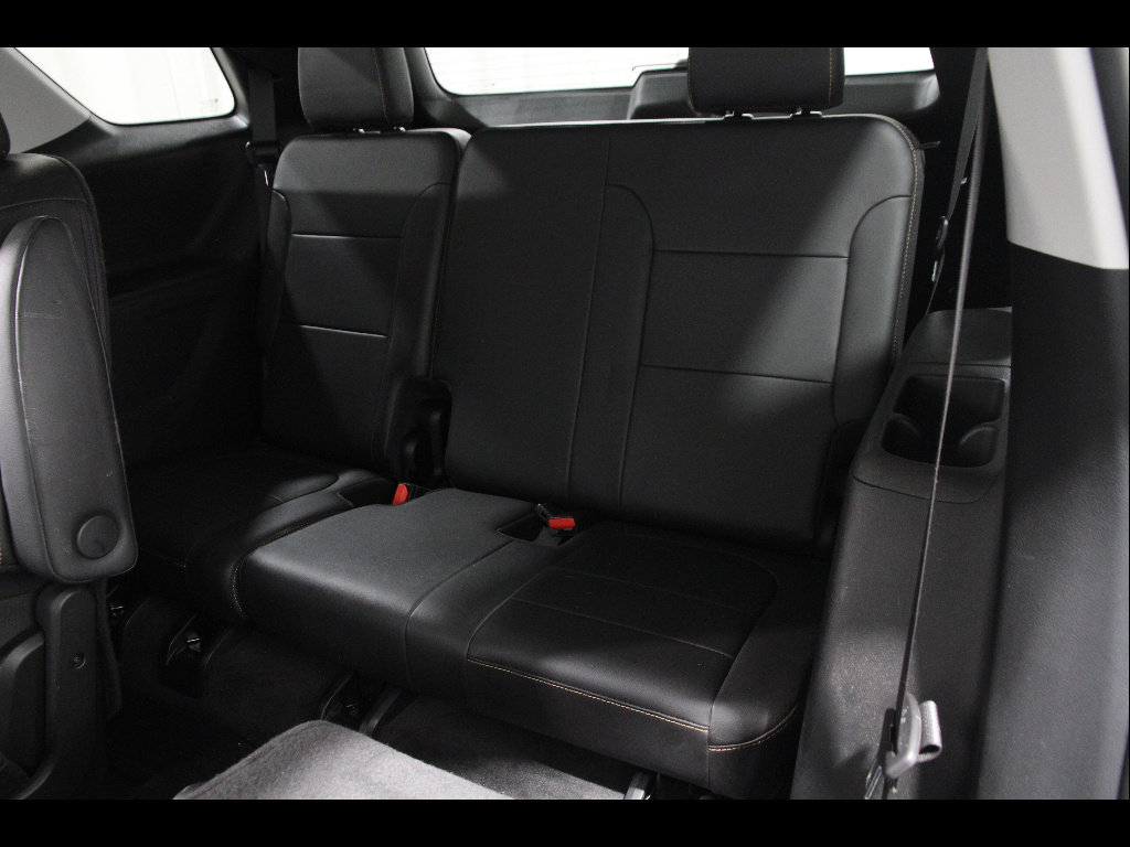 Used 2020 Chevrolet Traverse LT w/ Driver Confidence II Package image 21