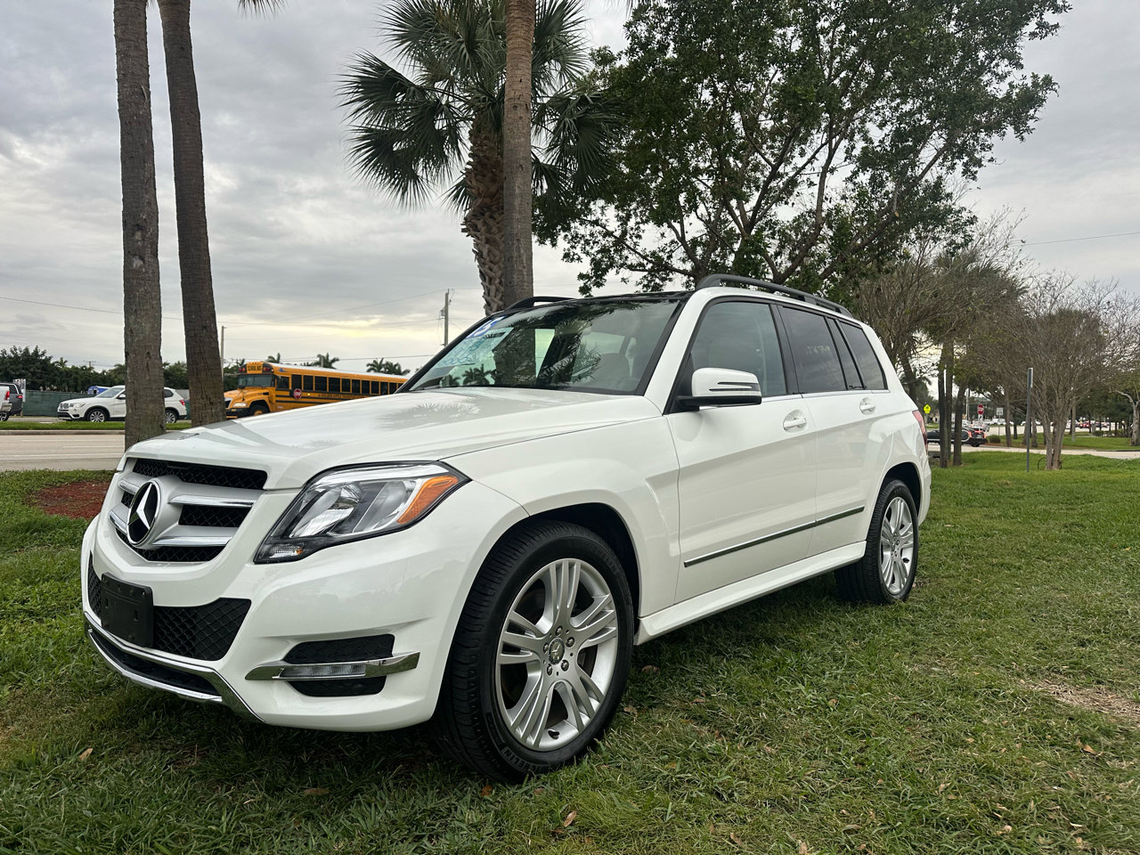 Used 2015 Mercedes-Benz GLK 350 4MATIC image 1