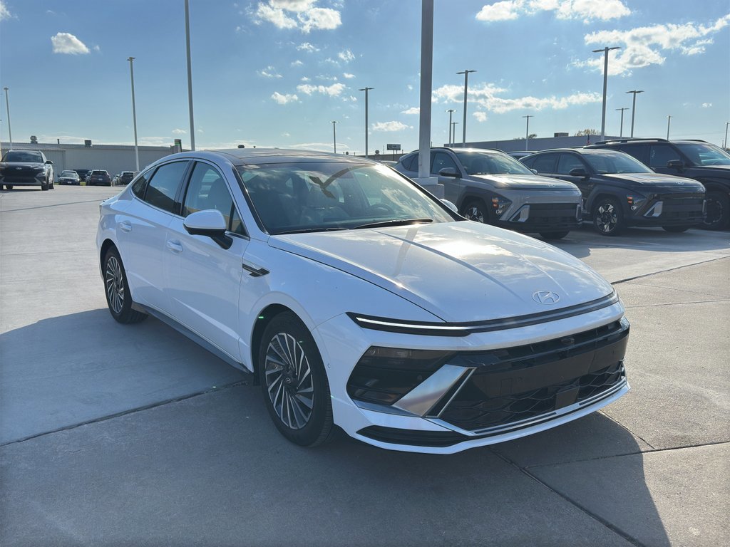 New 2025 Hyundai Sonata Limited FWD image 2