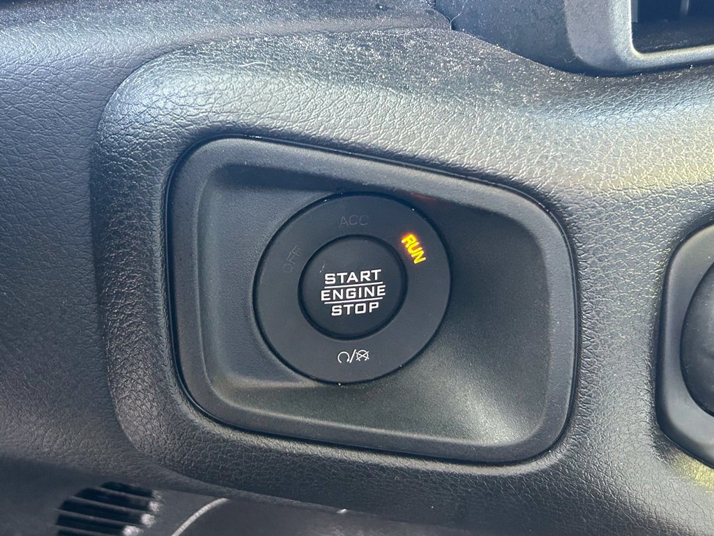 Certified 2025 Jeep Gladiator Sport AWD/4WD image 21