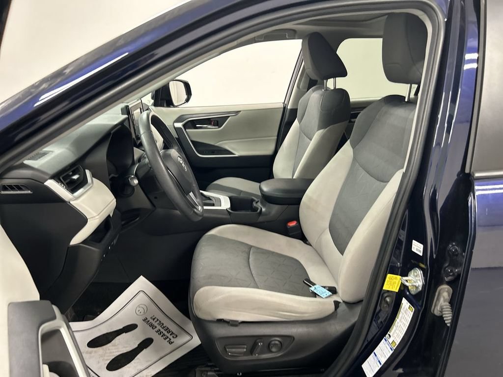 Used 2022 Toyota RAV4 XLE w/ Convenience Package AWD/4WD image 9