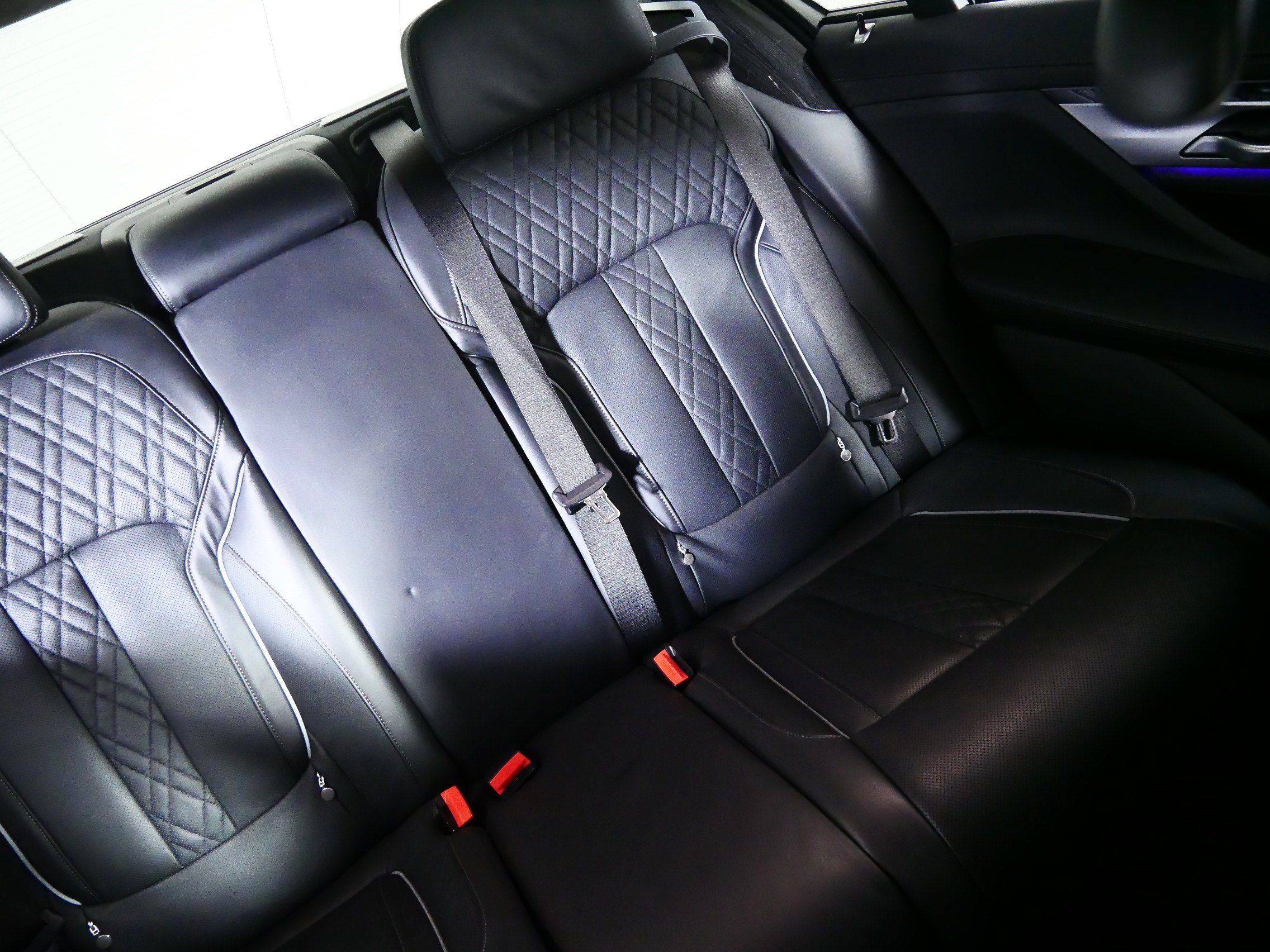 Used 2019 BMW M760i xDrive w/ Luxury Rear Seating Package AWD/4WD image 14