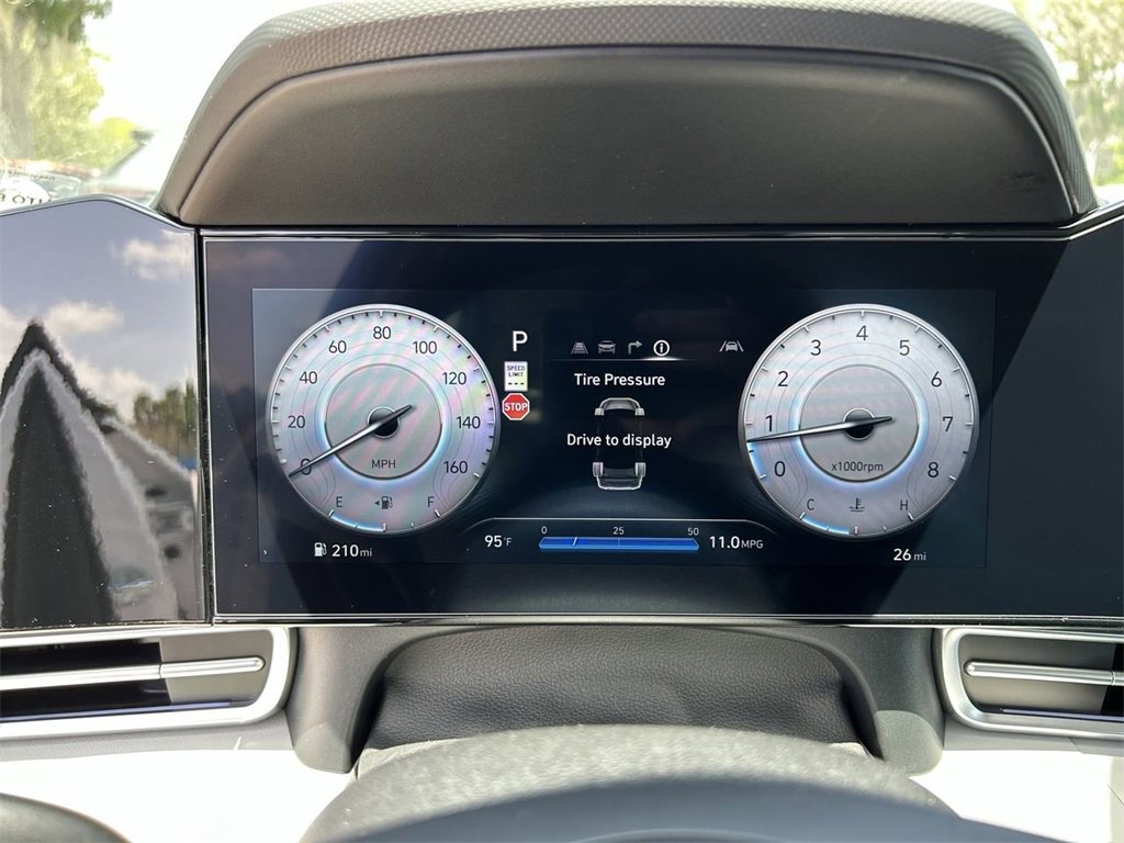 New 2025 Hyundai Elantra Limited image 31