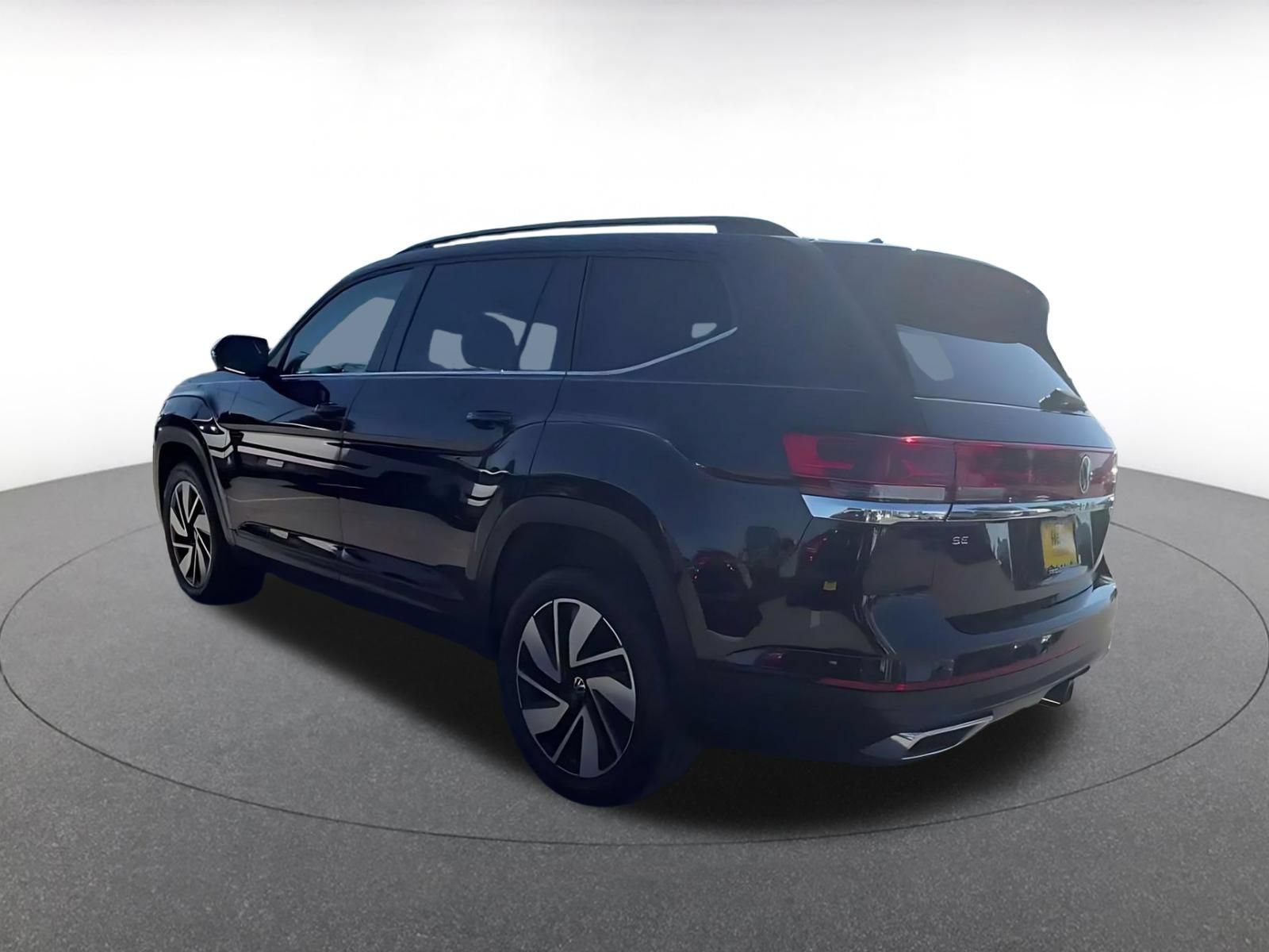 Used 2024 Volkswagen Atlas SE AWD/4WD image 9