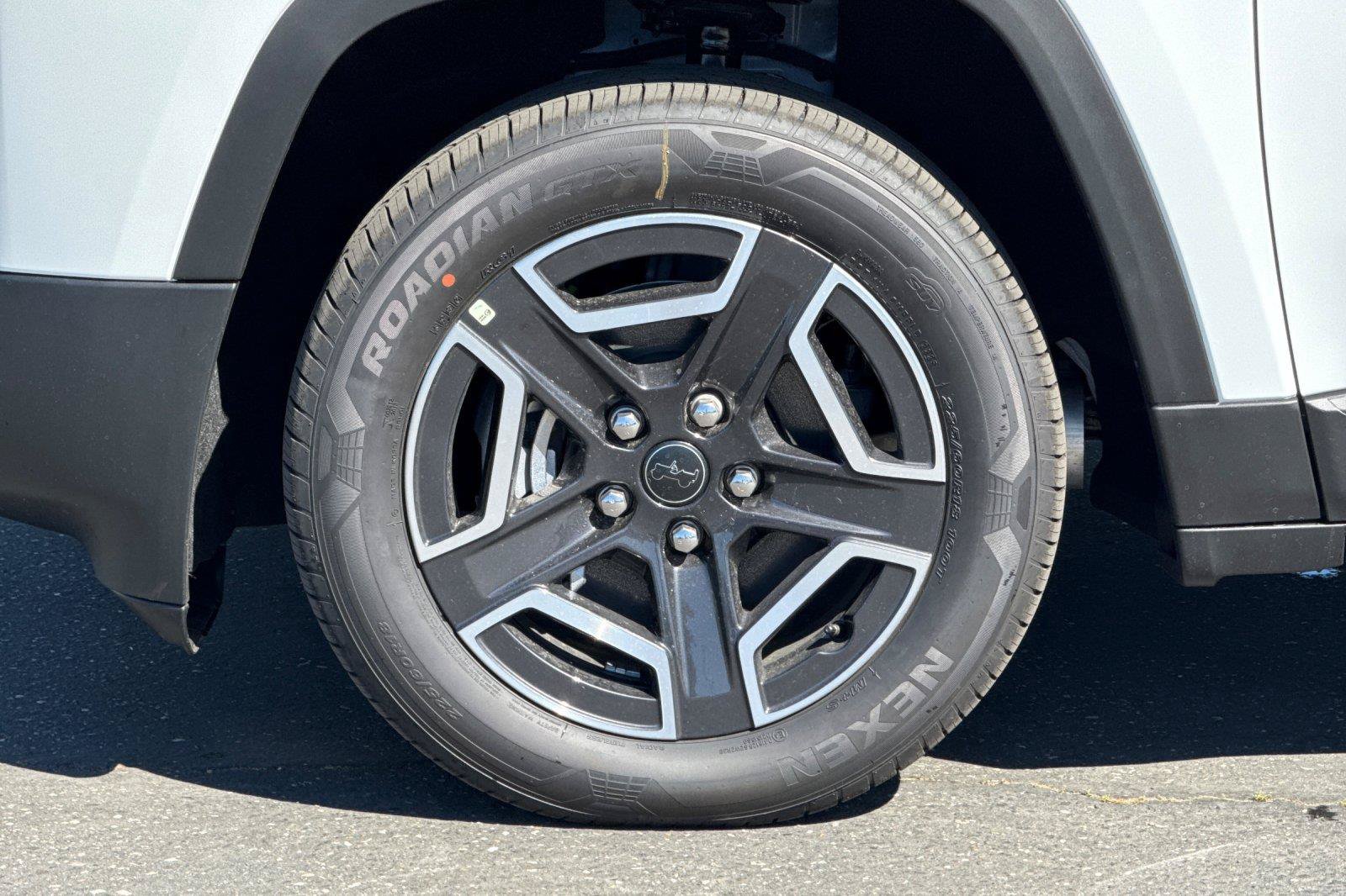New 2026 Jeep Cherokee Laredo AWD/4WD image 24
