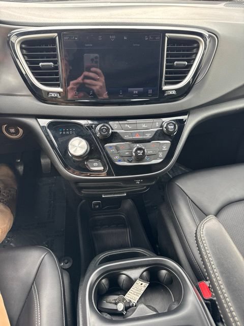 Used 2026 Chrysler Pacifica Select FWD image 17