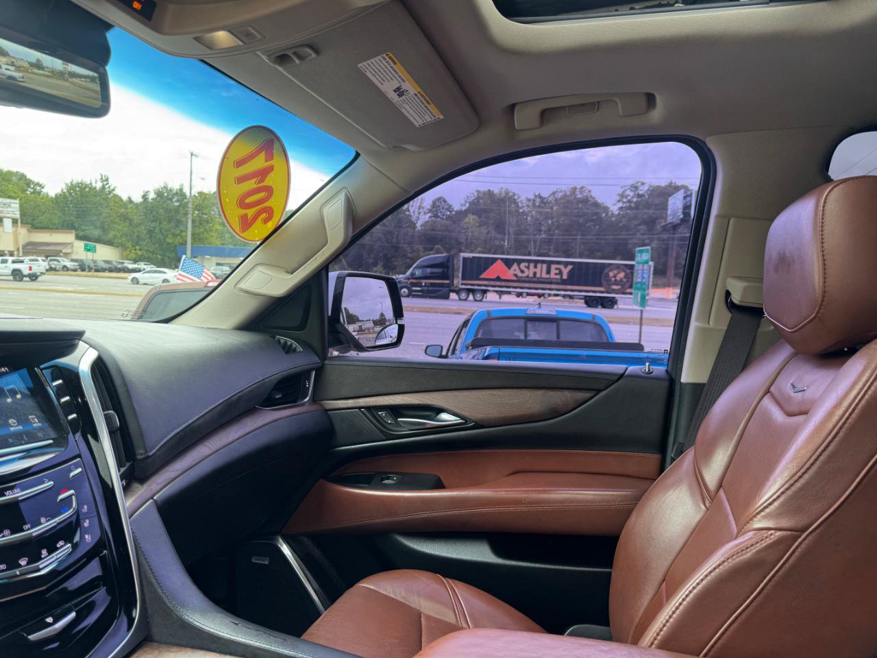 Used 2017 Cadillac Escalade ESV Luxury RWD image 16