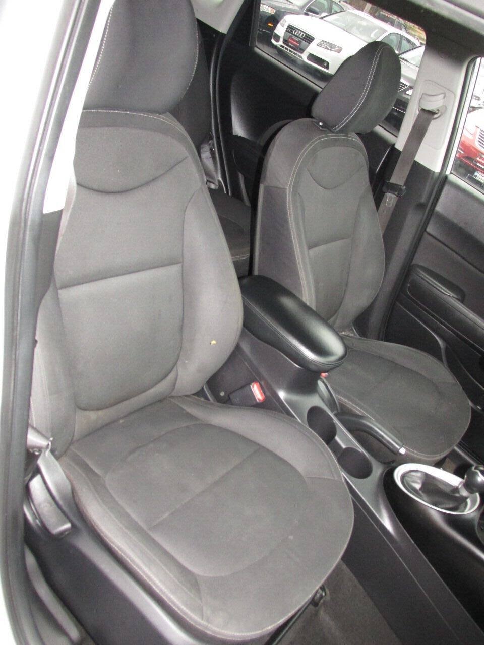 Used 2015 Kia Soul FWD image 27