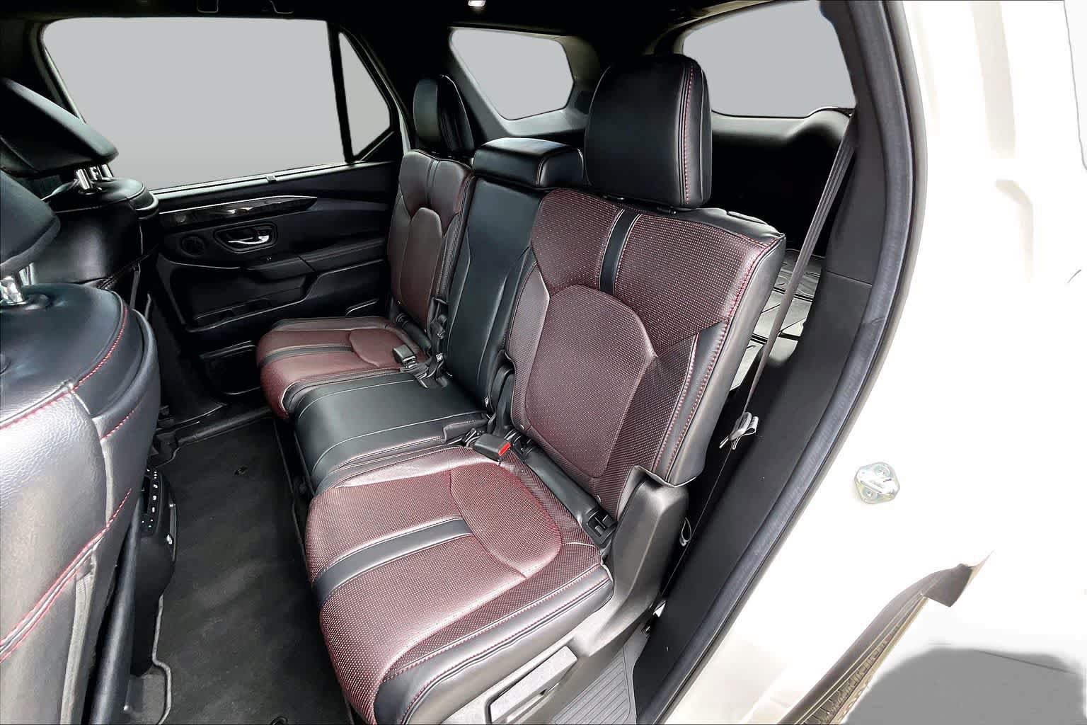 Used 2025 Honda Pilot Black Edition image 21