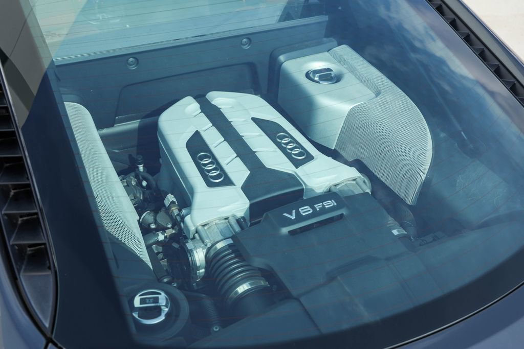 Used 2014 Audi R8 V8 w/ Enhanced Leather Package AWD/4WD image 23